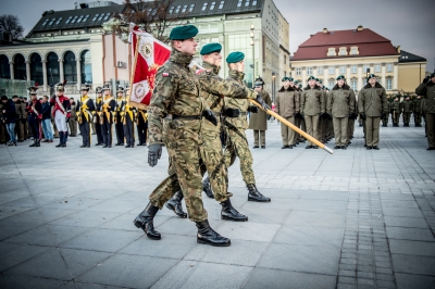 Uroczystość wręczenia nowego sztandaru Akademii Wojsk Lądowych [ZDJĘCIA] - 19
