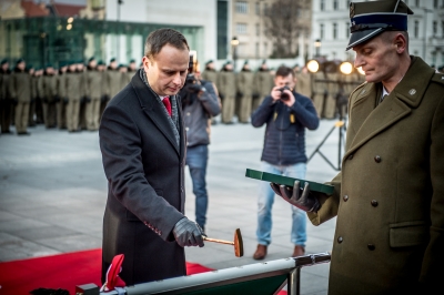 Uroczystość wręczenia nowego sztandaru Akademii Wojsk Lądowych [ZDJĘCIA] - 23
