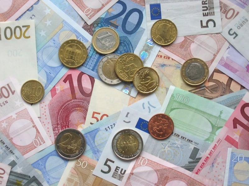 Oszuści wymienili w kantorze 1,5 miliona euro na złotówki - fot. freestockphoto.biz