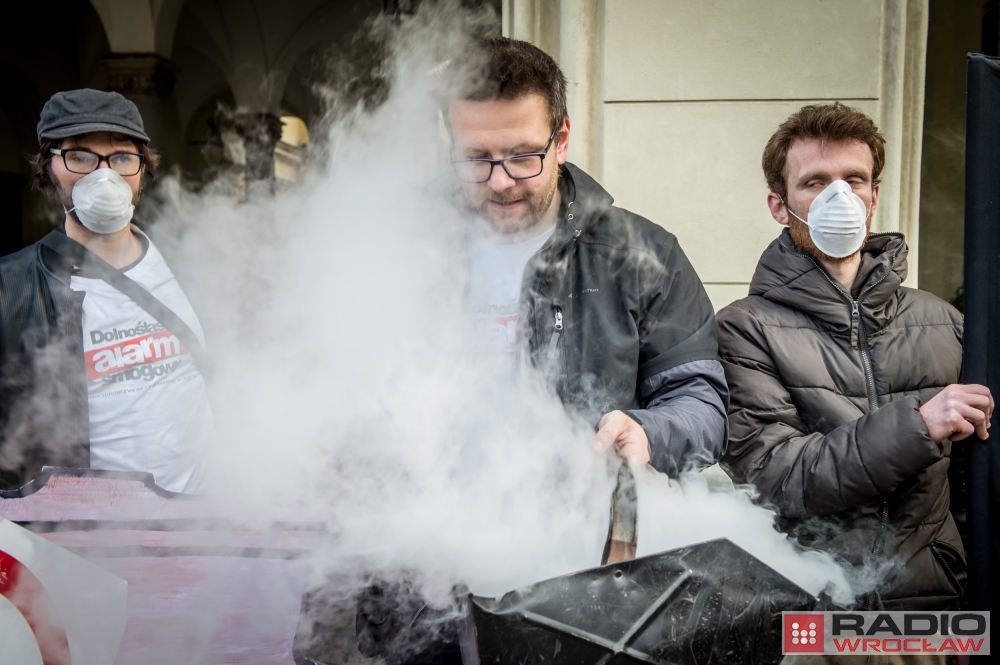 "Tragiczne powietrze". Wrocławscy aktywiści chcą dosadnych określeń dla smogu w mieście - fot. Andrzej Owczarek 