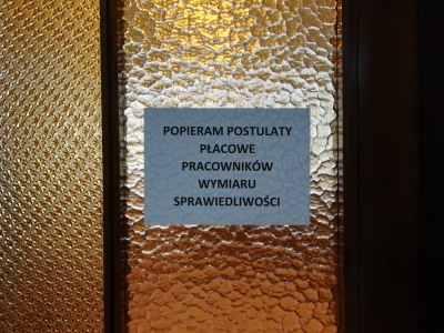Ponad połowa pracownik&oacute;w administracji wrocławskich sąd&oacute;w na zwolnieniach