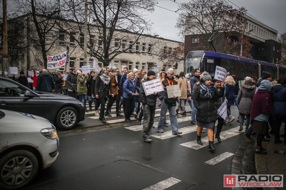 Wrocław: Protest pracowników sądu [FOTO] - fot. Andrzej Owczarek