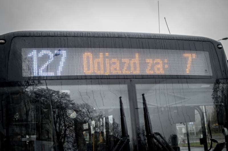 Na wrocławskich pętlach komunikacji miejskiej trwa odmierzanie [ZOBACZ] - (fot. Andrzej Owczarek)