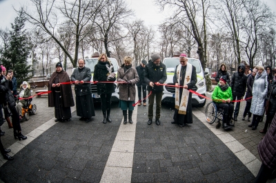 Wrocław: Dwa Warsztaty Terapii Zajęciowej dostały nowe samochody - 2