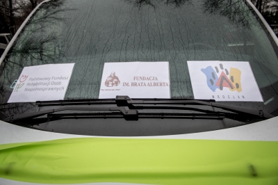 Wrocław: Dwa Warsztaty Terapii Zajęciowej dostały nowe samochody - 8