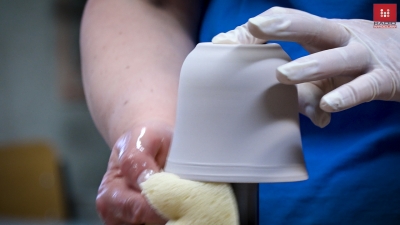 Jedyny w Europie taki zakład. Produkuje dwa kolory porcelany - 4