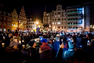 Wrocławianie żegnają prezydenta Gdańska Pawła Adamowicza [ZDJĘCIA] - 11