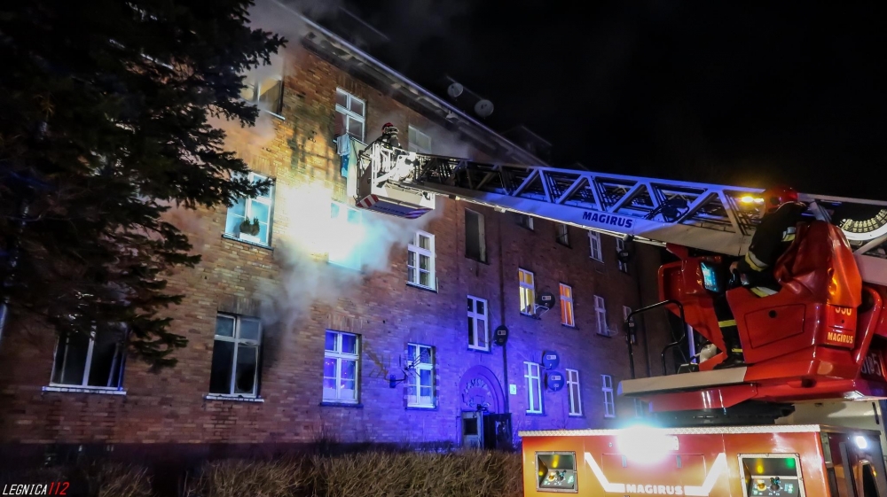 Tragiczny pożar w Legnicy. Nie żyje jedna osoba - Fot: Legnica 112