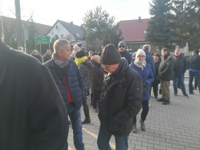 Mieszkańcy Pietrzykowic protestują przeciwko budowie centrum przeładunkowego dla tirów - 1