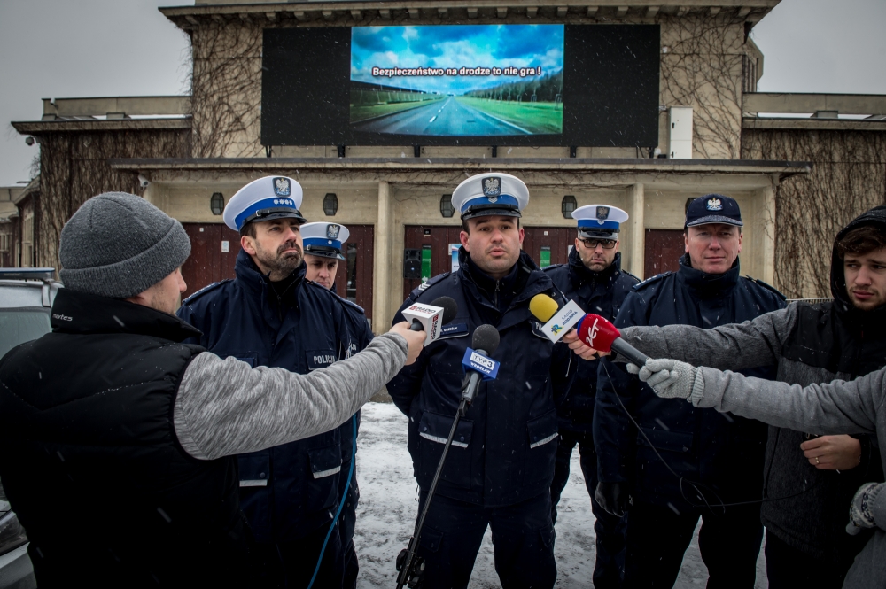 Policja z apelem do kierowców i uczestników wyjazdów na ferie zimowe - fot. Andrzej Owczarek