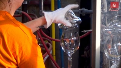 Wyjątkowa fabryka w Piechowicach! Huta Julia z Dolnego Śląska produkuje szkło kryształowe [WIDEO] - 9