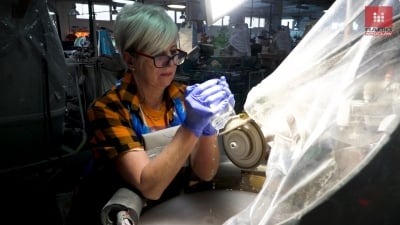 Wyjątkowa fabryka w Piechowicach! Huta Julia z Dolnego Śląska produkuje szkło kryształowe [WIDEO] - 10
