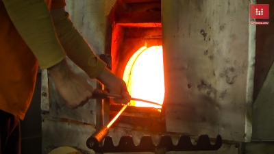 Wyjątkowa fabryka w Piechowicach! Huta Julia z Dolnego Śląska produkuje szkło kryształowe [WIDEO] - 1