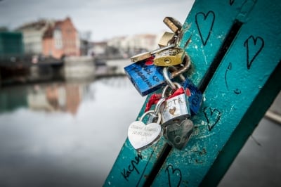 Kłódki miłości znikną z mostu Tumskiego we Wrocławiu - 2