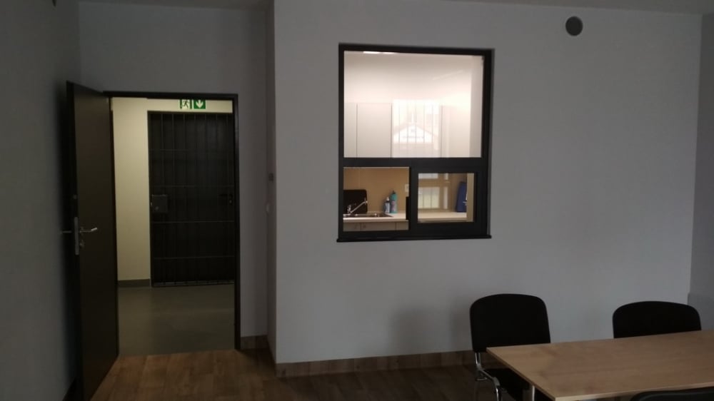 Tak wygląda Policyjna Izba Dziecka w Legnicy [FOTO]