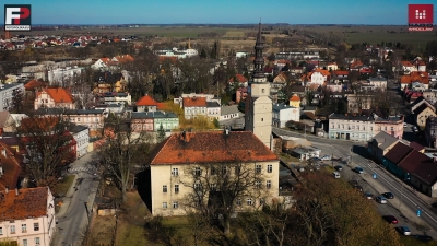 Ewenement w skali Polski: zamek-pałac z barokowymi, trzymetrowymi kominkami, stoi w Bierutowie koło Oleśnicy - 0