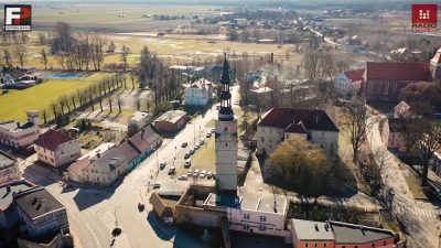 Ewenement w skali Polski: zamek-pałac z barokowymi, trzymetrowymi kominkami, stoi w Bierutowie koło Oleśnicy - 13