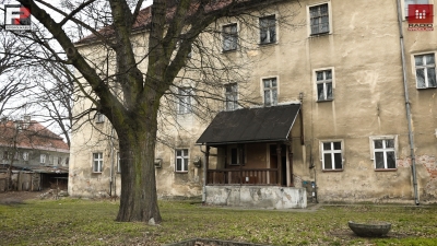 Ewenement w skali Polski: zamek-pałac z barokowymi, trzymetrowymi kominkami, stoi w Bierutowie koło Oleśnicy - 15