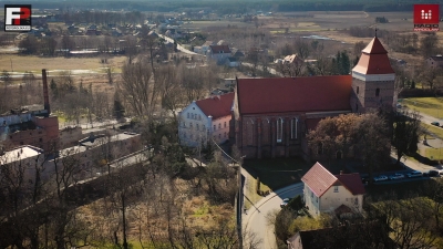 Ewenement w skali Polski: zamek-pałac z barokowymi, trzymetrowymi kominkami, stoi w Bierutowie koło Oleśnicy - 4