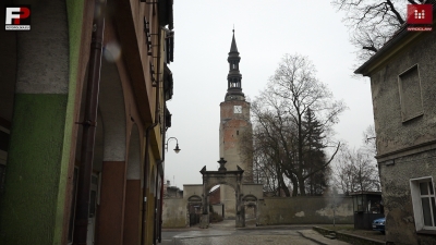 Ewenement w skali Polski: zamek-pałac z barokowymi, trzymetrowymi kominkami, stoi w Bierutowie koło Oleśnicy - 5