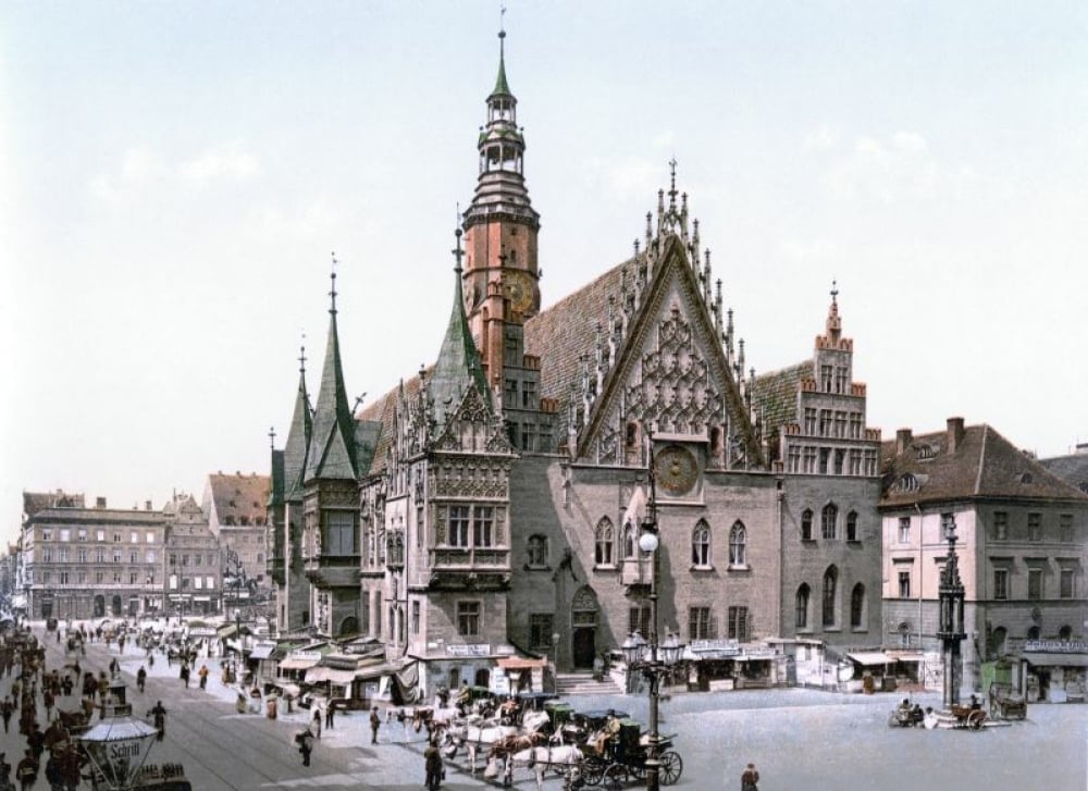 Opowiadają o mało znanej historii Polaków mieszkających w Breslau przed II wojną światową - Wrocławski Ratusz, rok 1900 (fot. Wikipedia)