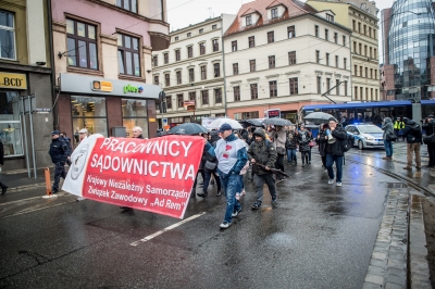 "Nic o nas bez nas!" We Wrocławiu protestowali pracownicy sądów - 2