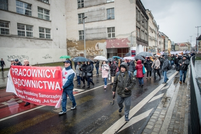 "Nic o nas bez nas!" We Wrocławiu protestowali pracownicy sądów - 3