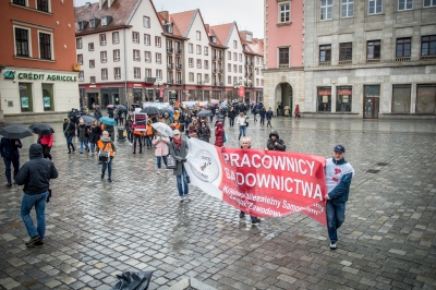 "Nic o nas bez nas!" We Wrocławiu protestowali pracownicy sądów - 5