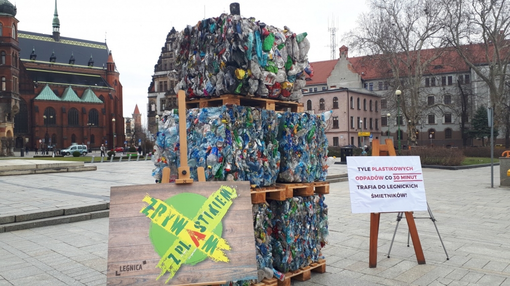 Legnica: Chcą w 300 dni pozbyć się plastiku z miasta - fot. Karolina Kurczab