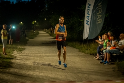 Nocne bieganie w Parku Grabiszyńskim [ZDJĘCIA] - 18