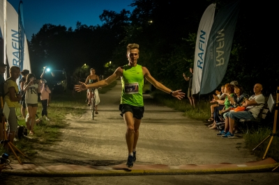 Nocne bieganie w Parku Grabiszyńskim [ZDJĘCIA] - 19