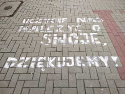 Jelenia Góra: Uczniowie I LO murem za strajkującymi nauczycielami [ZOBACZ] - 2
