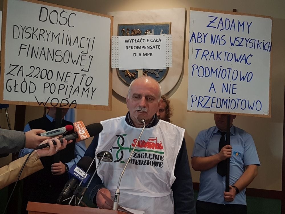 Pracownicy MPK w Legnicy chcą podwyżek i nie chcą... krawatów - fot. archiwum radiowroclaw.pl