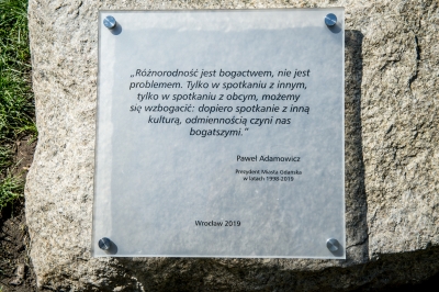 We Wrocławiu posadzono drzewo upamiętniające Pawła Adamowicza [FOTO] - 4