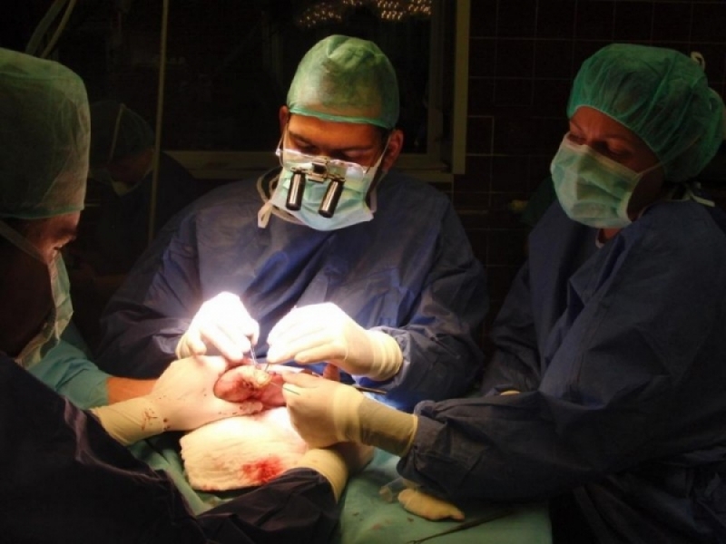 Legniccy chirurdzy jako pierwsi na Dolnym Śląsku wykonali onkologiczny zabieg z monitoringiem nerwów obwodowych - Fot. zdjęcie ilustracyjne