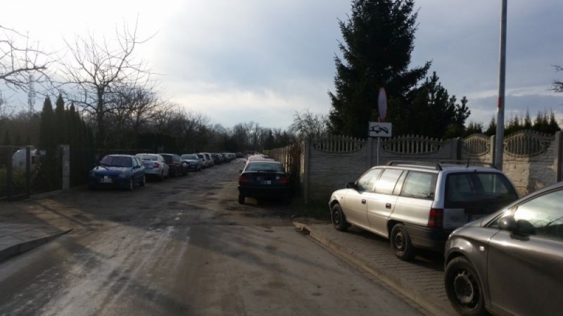 Wrocław: Dziki parking przy ulicy Sanockiej ma się zmienić w teren zielony - Fot. zdjęcie ilustracyjne
