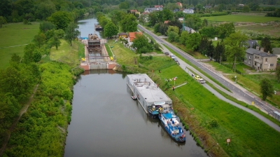 Największy transport stulecia we Wrocławiu, dopłynął do celu [WIDEO]