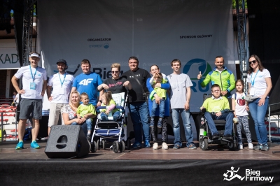 10 000 biegaczy z 500 firm pobiegło dla podopiecznych Fundacji Everest - 0