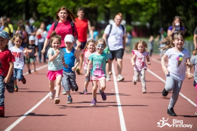 10 000 biegaczy z 500 firm pobiegło dla podopiecznych Fundacji Everest - 9