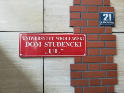 Kultowy akademik z tablicą pamiątkową - 0