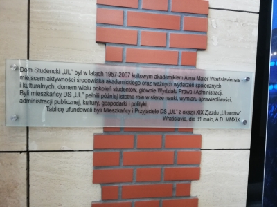 Kultowy akademik z tablicą pamiątkową - 1