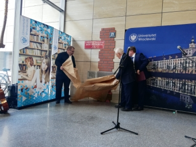 Kultowy akademik z tablicą pamiątkową - 2