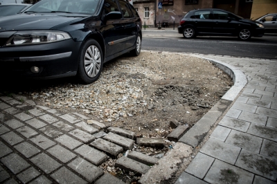 Nie dokończyli remontu Hubskiej, zostawili też rozebrany parking przy Glinianej