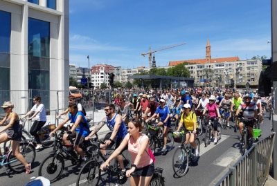 Rowerzyści przejechali przez centrum Wrocławia [ZOBACZ]