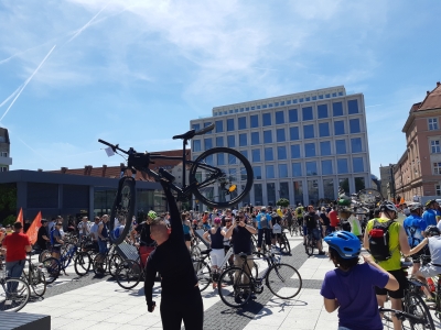Rowerzyści przejechali przez centrum Wrocławia [ZOBACZ] - 10