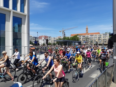 Rowerzyści przejechali przez centrum Wrocławia [ZOBACZ] - 1