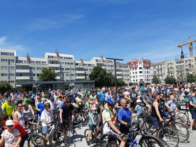 Rowerzyści przejechali przez centrum Wrocławia [ZOBACZ] - 5