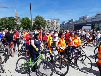 Rowerzyści przejechali przez centrum Wrocławia [ZOBACZ] - 6
