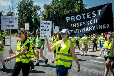 Wrocław: Trwa protest weterynarzy. Utrudnienia na ul. Ślężnej [ZDJĘCIA] - 1