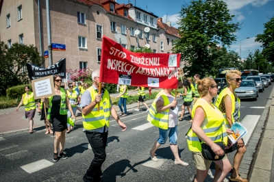 Wrocław: Trwa protest weterynarzy. Utrudnienia na ul. Ślężnej [ZDJĘCIA] - 6